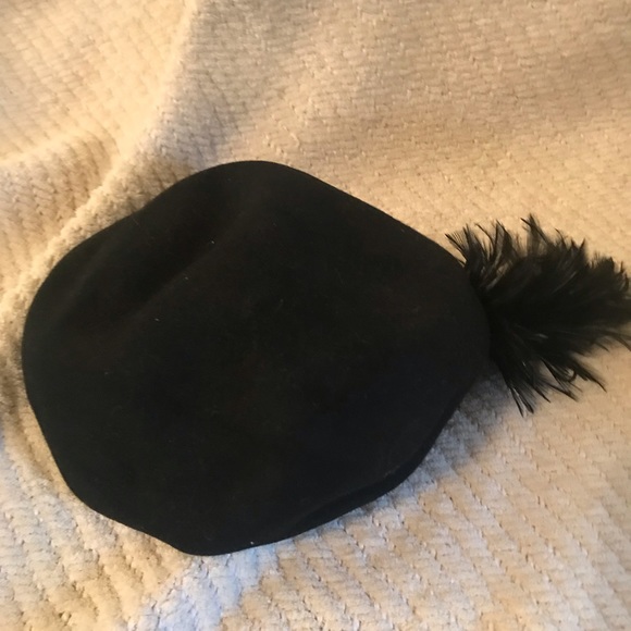 Three (3) Vintage hats and hatbox. - Picture 4 of 7